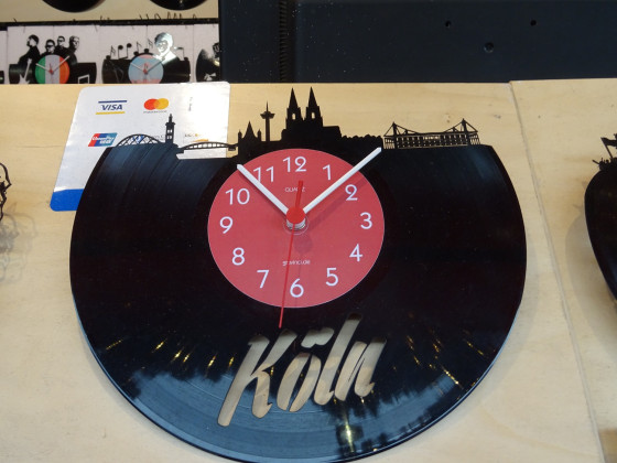 Für Musikliebhaber mit Vinyvorliebe dazu die richtige Uhr :)