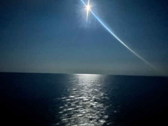 Mond trifft Meer