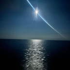 Mond trifft Meer