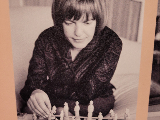 Ingeborg Bachmann beim Schachspiel